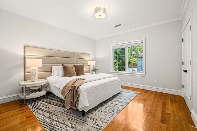 129 Rangeley Rd, Brookline, MA 02467