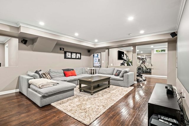 129 Rangeley Rd, Brookline, MA 02467
