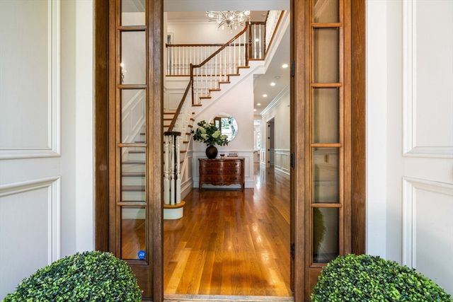 129 Rangeley Rd, Brookline, MA 02467