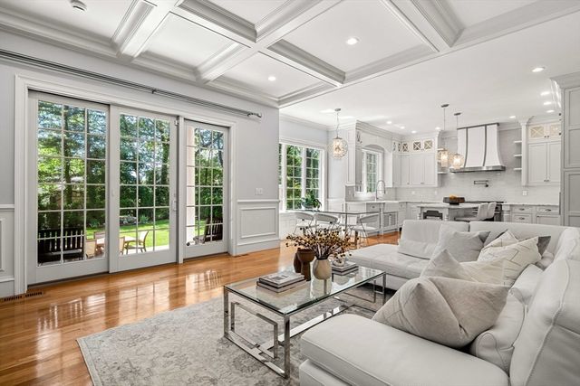 129 Rangeley Rd, Brookline, MA 02467