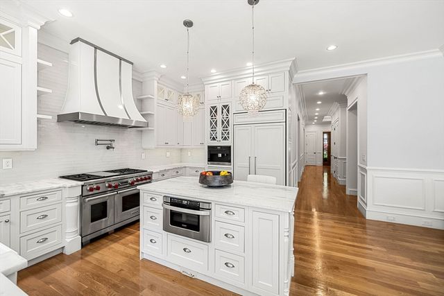 129 Rangeley Rd, Brookline, MA 02467