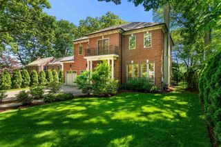 129 Rangeley Rd, Brookline, MA 02467