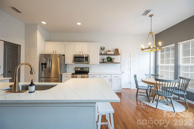 6016 Kirkwynd Commons Drive, Charlotte, NC 28278