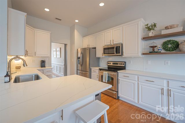 6016 Kirkwynd Commons Drive, Charlotte, NC 28278