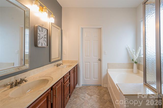 6016 Kirkwynd Commons Drive, Charlotte, NC 28278