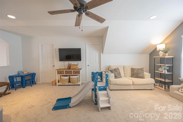 6016 Kirkwynd Commons Drive, Charlotte, NC 28278