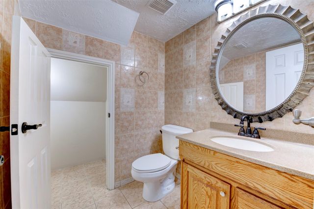 11434 High Bridge Court, Houston, TX 77065