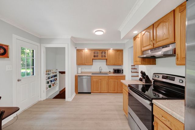 8219 Lista Lane, Des Moines, IA 50320