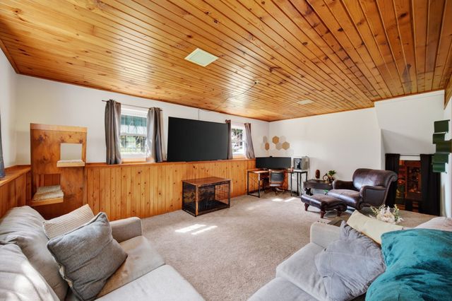 8219 Lista Lane, Des Moines, IA 50320