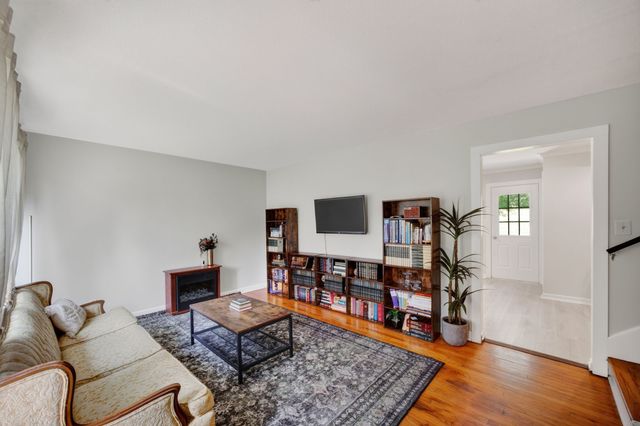 8219 Lista Lane, Des Moines, IA 50320