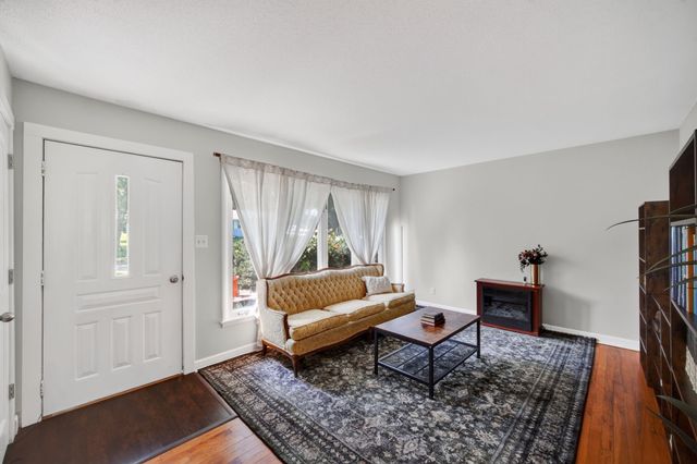 8219 Lista Lane, Des Moines, IA 50320