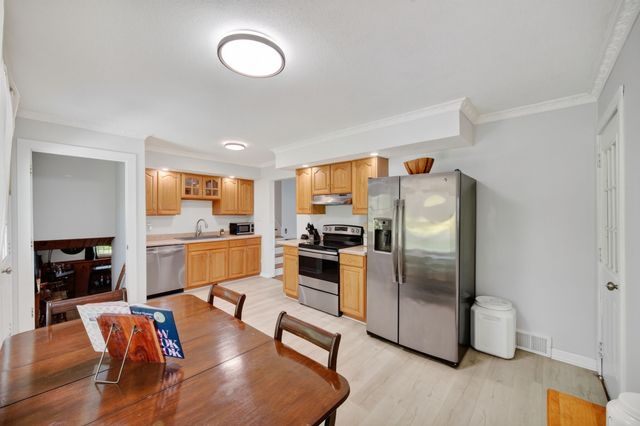 8219 Lista Lane, Des Moines, IA 50320
