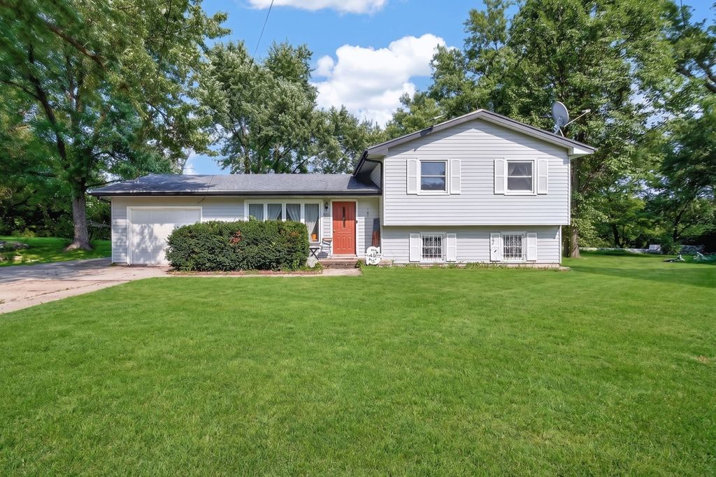 8219 Lista Lane, Des Moines, IA 50320