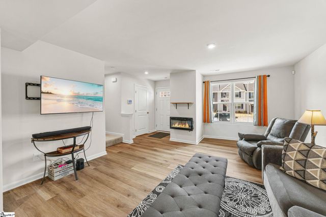 8 Tidworth Drive, Greer, SC 29651