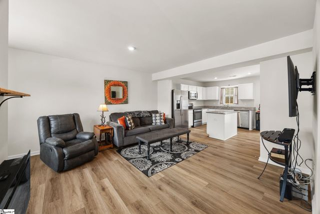 8 Tidworth Drive, Greer, SC 29651