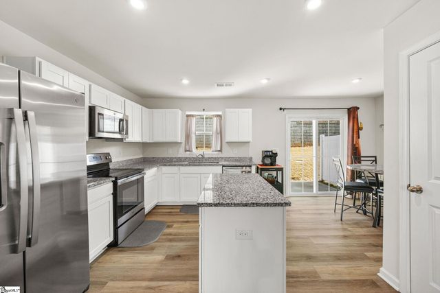 8 Tidworth Drive, Greer, SC 29651