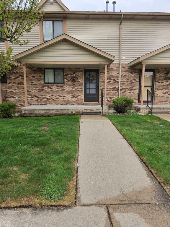 25943 New Forest Court, Chesterfield, MI 48051