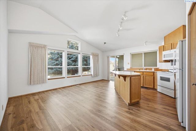 3527 S Huntington Lp., Kennewick, WA 99337