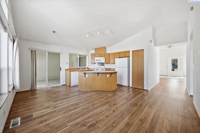 3527 S Huntington Lp., Kennewick, WA 99337