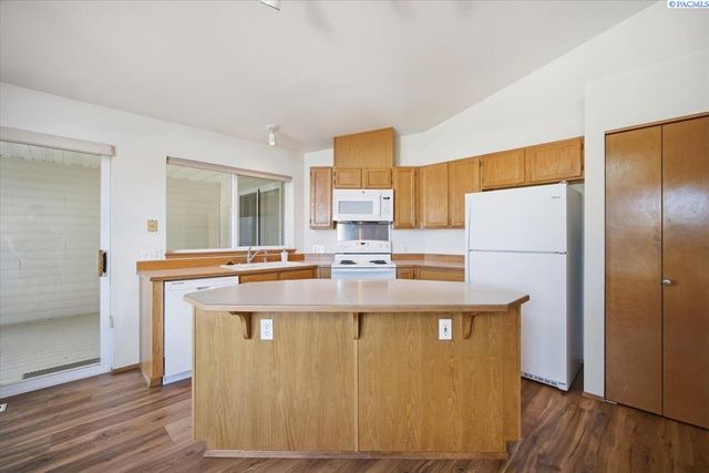 3527 S Huntington Lp., Kennewick, WA 99337