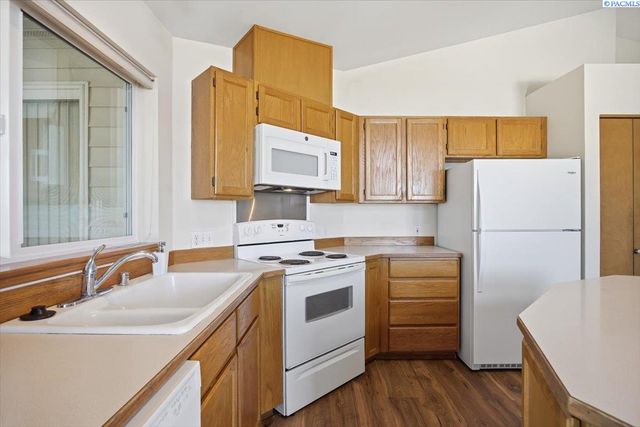 3527 S Huntington Lp., Kennewick, WA 99337