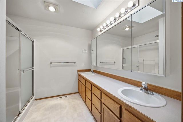 3527 S Huntington Lp., Kennewick, WA 99337