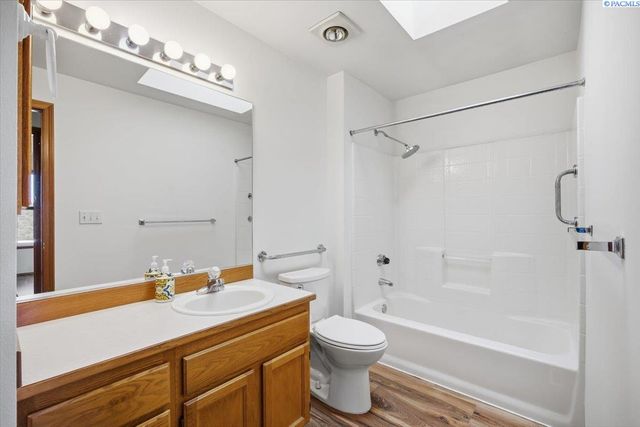 3527 S Huntington Lp., Kennewick, WA 99337