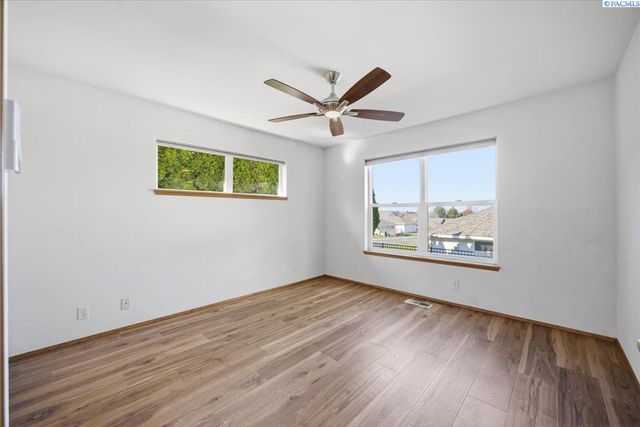 3527 S Huntington Lp., Kennewick, WA 99337