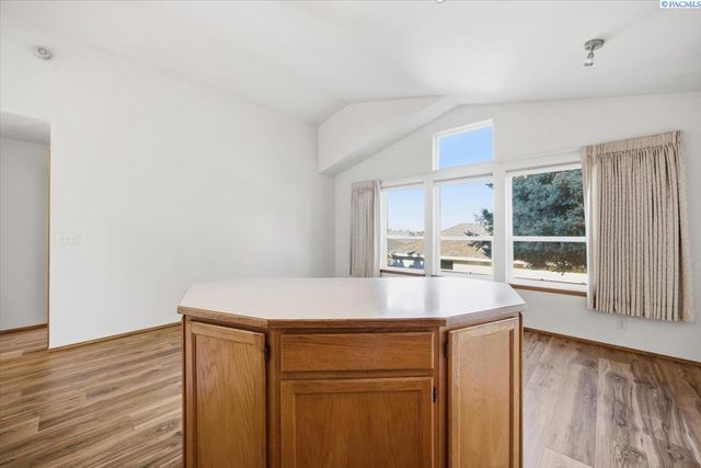 3527 S Huntington Lp., Kennewick, WA 99337