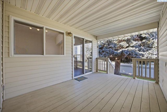 3527 S Huntington Lp., Kennewick, WA 99337