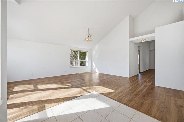 3527 S Huntington Lp., Kennewick, WA 99337