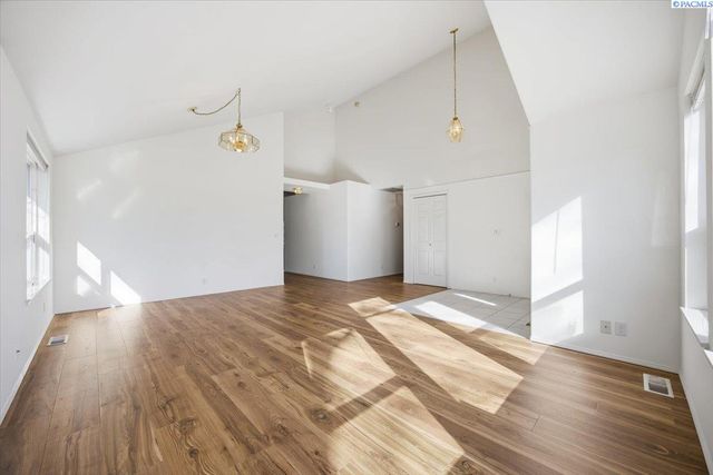 3527 S Huntington Lp., Kennewick, WA 99337