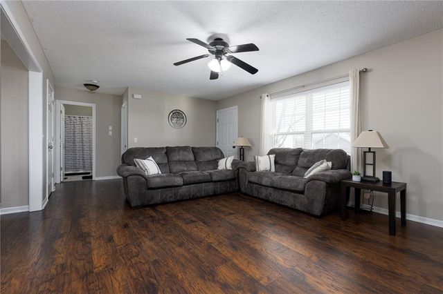 2118 Glenside Road, Kearney, MO 64060