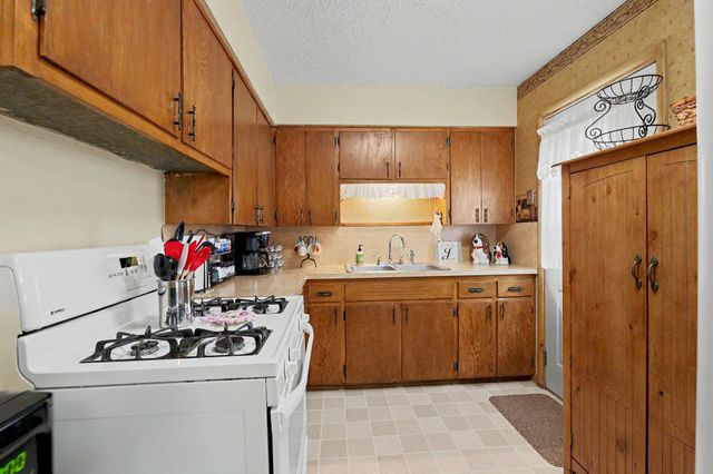 1819 W Leonard Ct, El Dorado, KS 67042