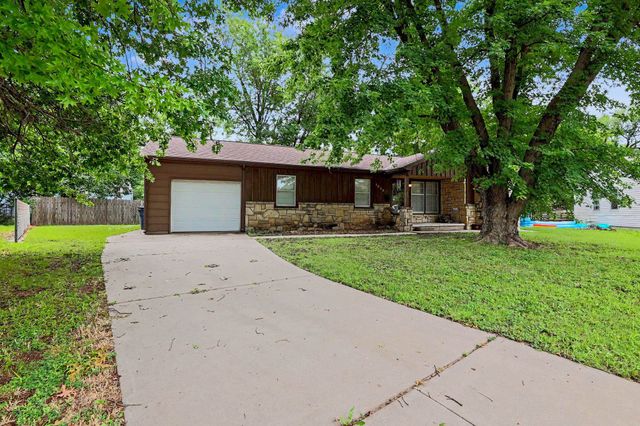 1819 W Leonard Ct, El Dorado, KS 67042