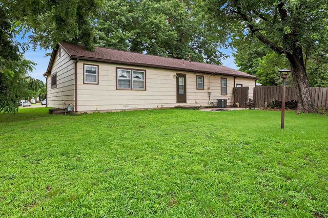 1819 W Leonard Ct, El Dorado, KS 67042