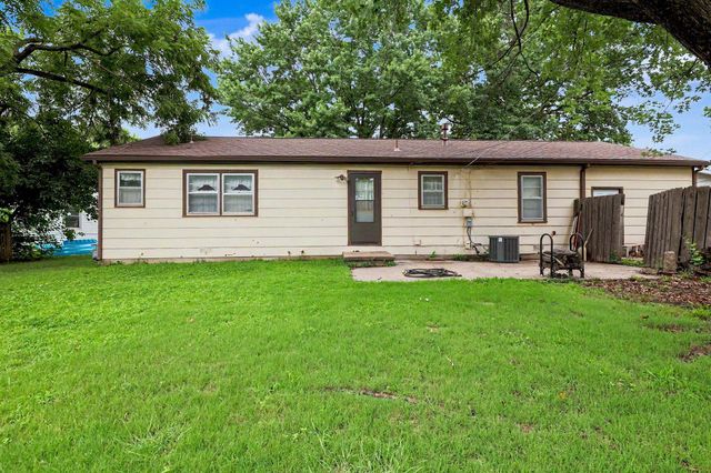 1819 W Leonard Ct, El Dorado, KS 67042