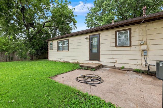 1819 W Leonard Ct, El Dorado, KS 67042