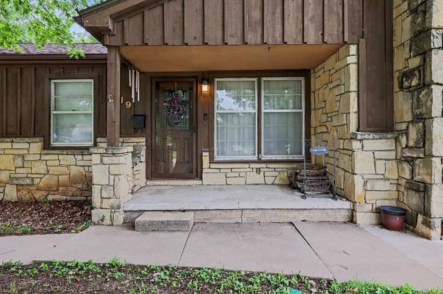 1819 W Leonard Ct, El Dorado, KS 67042