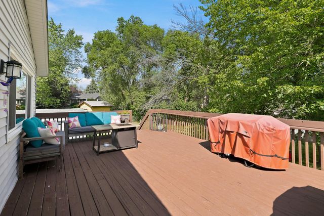 7327 74th Way N, Brooklyn Park, MN 55428
