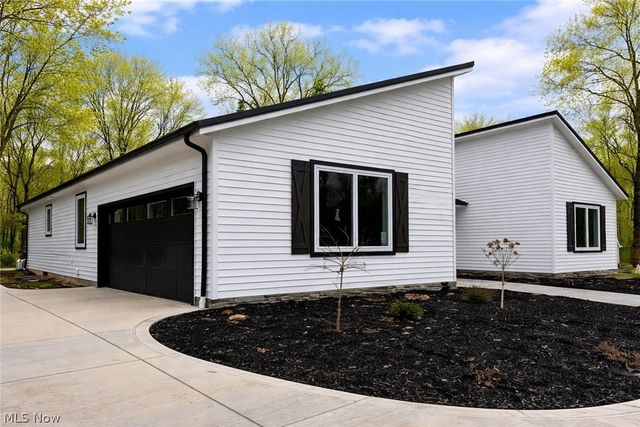 3940 Ellendale Road, Chagrin Falls, OH 44022