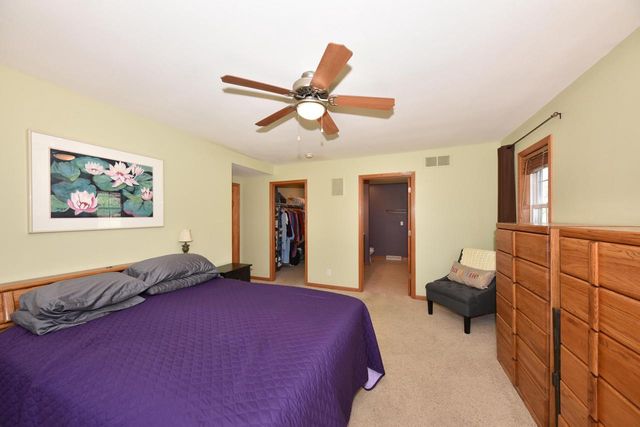 550 Hunters CROSSING, Slinger, WI 53086