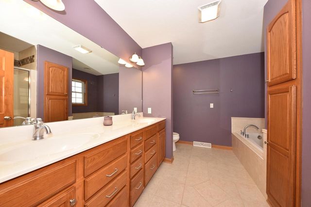 550 Hunters CROSSING, Slinger, WI 53086