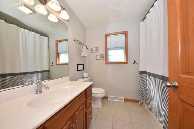 550 Hunters CROSSING, Slinger, WI 53086