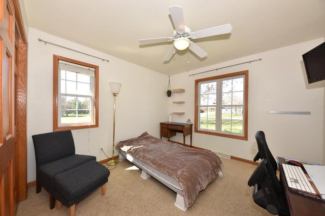 550 Hunters CROSSING, Slinger, WI 53086