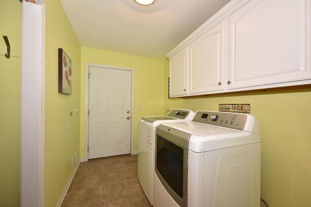 550 Hunters CROSSING, Slinger, WI 53086