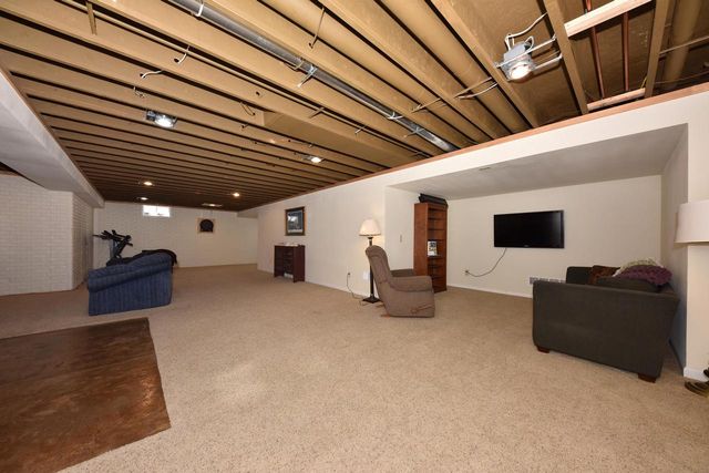 550 Hunters CROSSING, Slinger, WI 53086