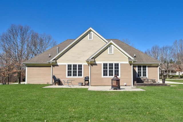 550 Hunters CROSSING, Slinger, WI 53086