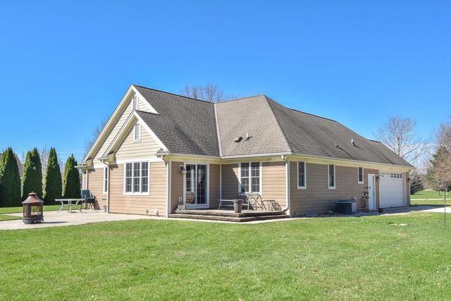 550 Hunters CROSSING, Slinger, WI 53086