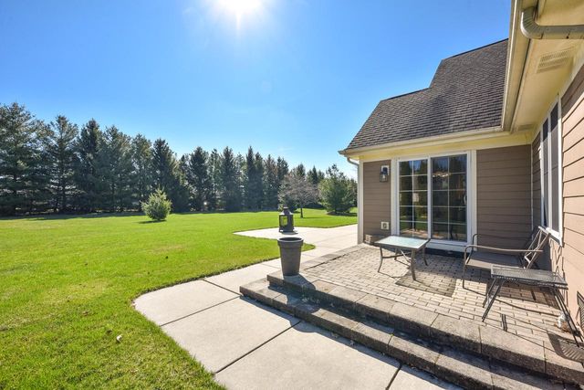 550 Hunters CROSSING, Slinger, WI 53086